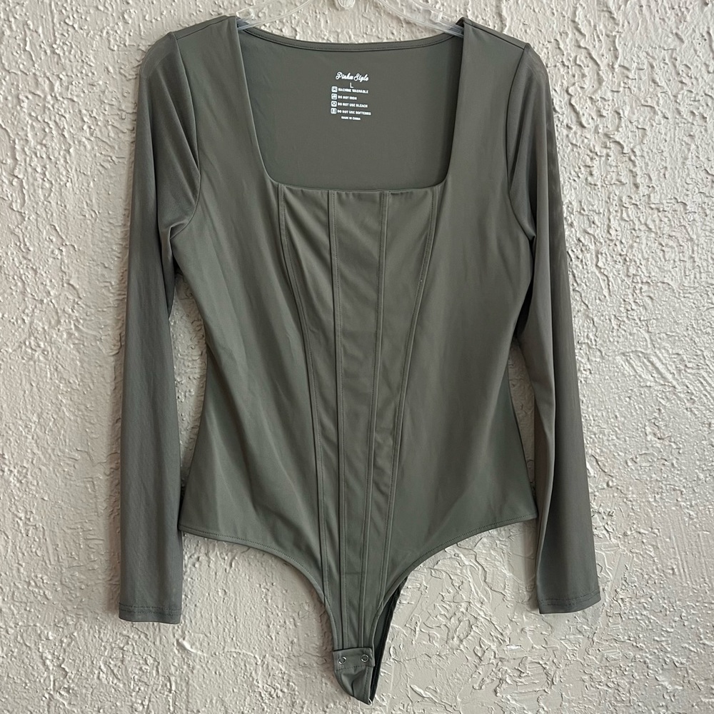 ❤️ Olive Green Bodysuit with Mesh Long Sleeves